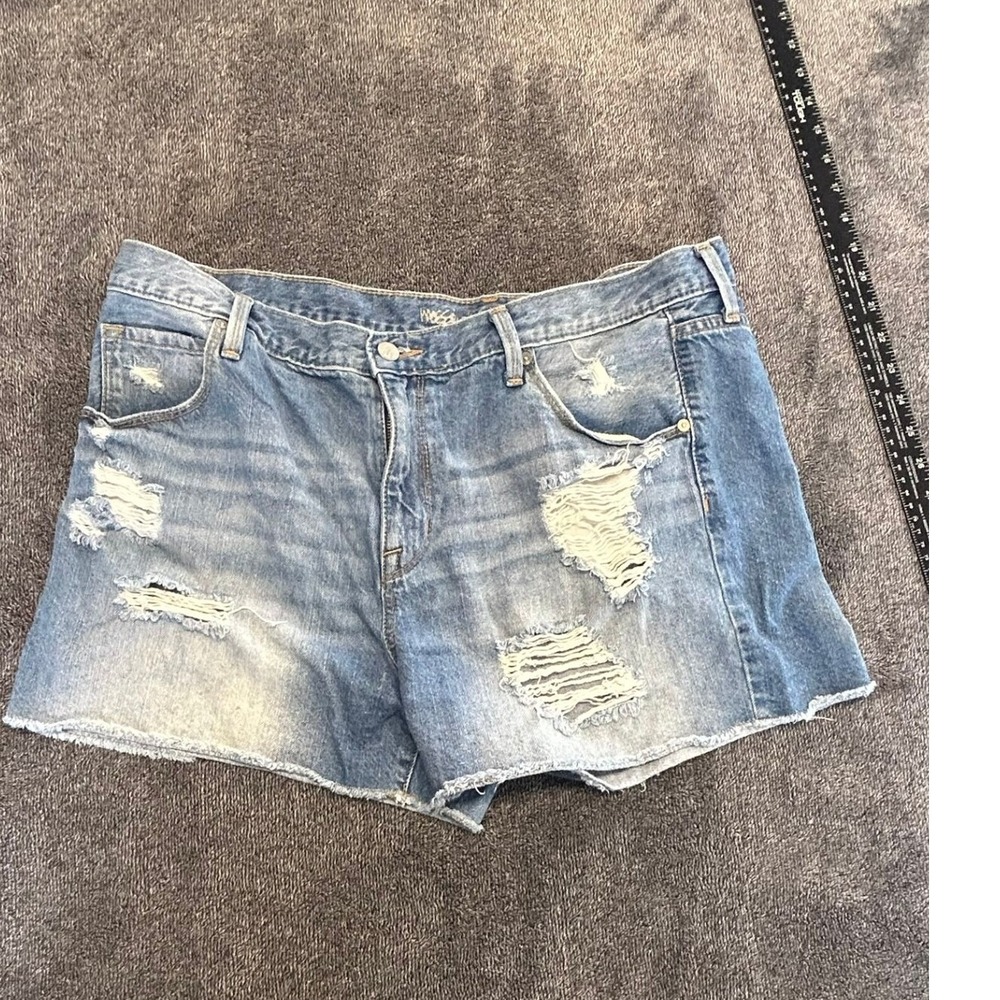 Mossimo Denim Boyfriend Midi Distressed Jean Shorts Light Wash Womens 14/32